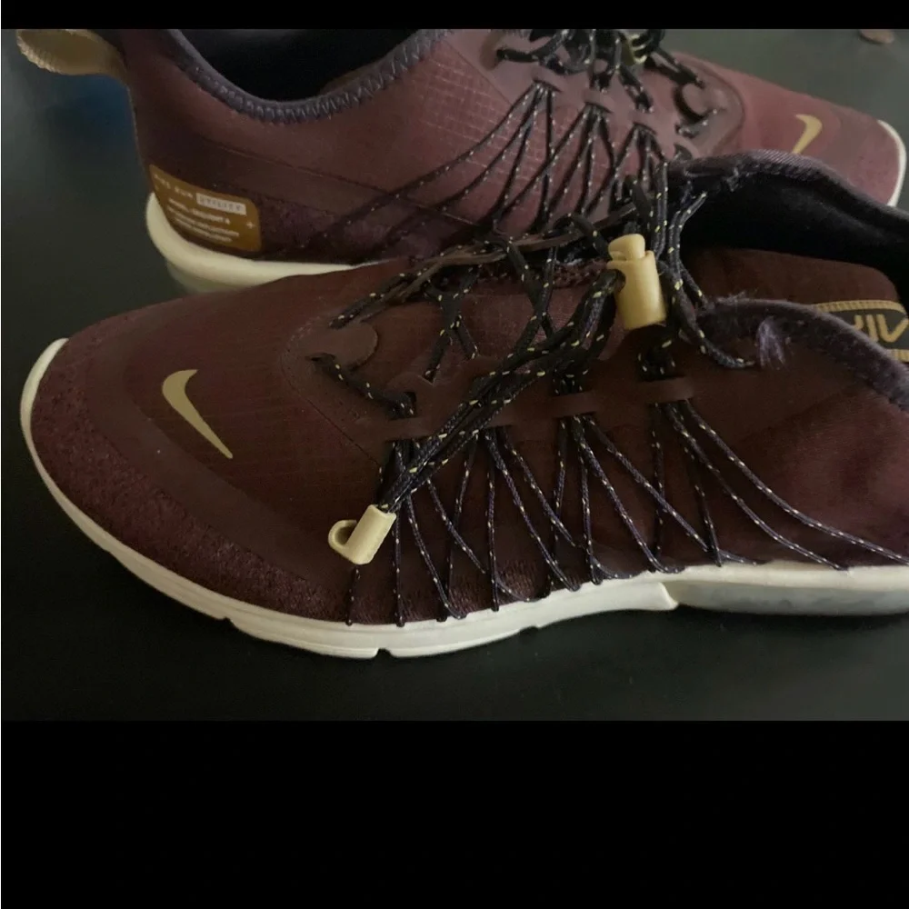NIKE AIR MAX SEQUENT 4 UTILITY Burgundy Crush Women's Size 8